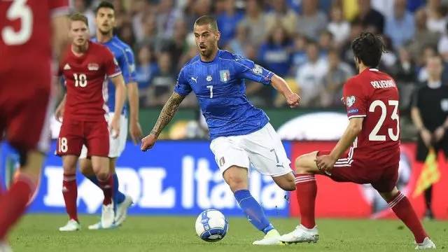 些球迷感到 些球迷感到